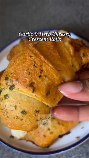 Ms. Zakia Boyd shares her super easy Garlic & Herb Cheesy Crescent Roll recipe. Original video by zeetheintrovert. "These are not so cheesy due to the type of cheese, I used shredded mozzarella instead of mozzarella sticks. You can opt for sticks if you want them cheesier!" * 1- 8ct can of crescent rolls * Mozzarella cheese, you can use shredded or sticks (cut in 1/2) * 1 stick of kerrygold garlic and herb butter Alternative * 1 stick butter * 1 tbsp minced garlic * Parsley Bake Temperature: 375