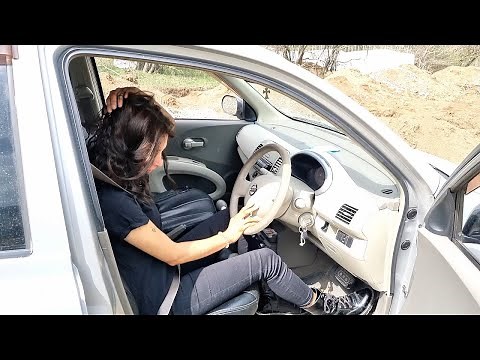 GIRL REALLY GET CAR STUCK IN THE MUD TRY TO UNSTUCK NISSAN MARCH