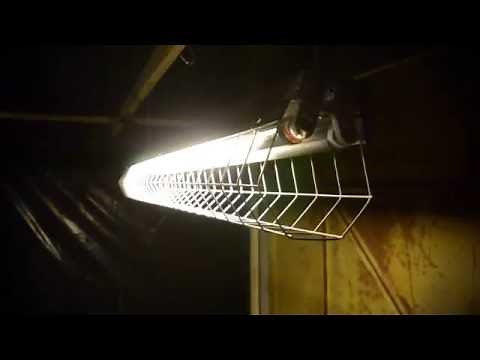Simulated Flickering Fluorescent Light - Halloween Prop