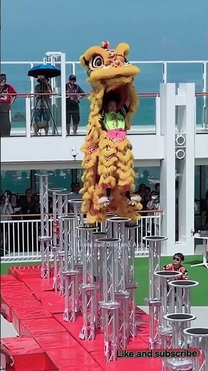 Incredible Chinese Lion Dance Performance on Pillars! 🦁🔥|Traditional Acrobatic Dance|#viral#shorts