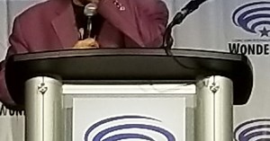 Kevin Smith Gets Emotional Discussing Bruce Willis: WonderCon 2022