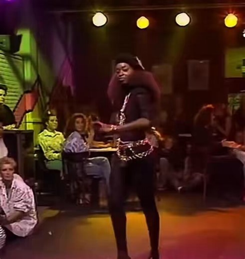 In 1989, Technotronic released “Pump Up the Jam,” a house music track that became a huge hit worldwide. It reached number 2 on the US Billboard Hot 100 and UK charts in early 1990.