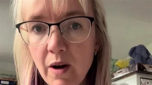 I sold 640 items on Vinted in a month with easy tip, but it's last chance to do