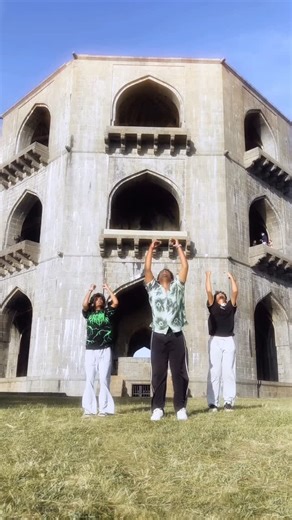 Aniket Sah on Instagram: "Piya Basanti re …😇🎶🌻❤️ . @kschithra @ustadshahidparvezkhan @sandeshshandilya @sonymusicindia @sonymusic . 🎥 @scroo__naidu__ #aniketsah07 #aniketsah7 #reelitfeelit #shubhkumarchoreography #reels #trendingreels #choreography #isochoreography #piyabasantire"