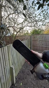 😀 Coupez et taillez sans effort ! ⁣ ⁣ Le kit Multi-Outils sans fil EGO MHBC1204E avec l'accessoire de tronçonneuse coupe ce buisson Buddleja comme dans un rêve !⁣ ⁣ Pas de fil électrique, pas de contrainte, juste des performances et de l'efficacité !⁣ ⁣ Qui d’autre aime la liberté des outils alimentés par batterie ? ⁣ ⁣ Déposez un 💚 si vous en faites partie !⁣ ⁣ ⁣ #jardinage #elagage #tailleharbre #paysagisye #jardinfacile #jardinier #egoppowerplus #egopower #egopowerplusfrance⁣ | EGO Power Pl