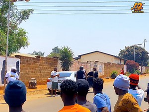 A clip of Jae Cash visiting A2 The Brush Master , to show love for this guy. The Graffiti he created is lit 🔥 🅰️Team 🙌🇿🇲 | JOSH arts