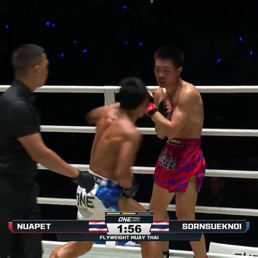 STORMIN' ⚡ Sornsueknoi TKOs Nuapet in Round 2!