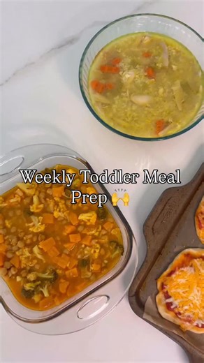 Natalie | Motherhood | Recipes on Instagram: "It’s cold outside, so this week’s baby + toddler meal plan is all about warm, nourishing, feel-good meals, especially since we just got over a cold 🤧❄️ I love making just a few things off my meal plan every week to keep life easier, have healthy options on hand, and make mealtimes smoother for everyone 💛 What’s included in subscription: 👶 One for babies starting solids (a mix of purées and BLW) 👧 One for toddlers (with plenty of meals for you too