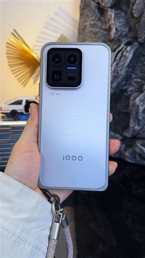 iQOO 15 Ultra Want a secure phone without a case? Choose a metal frame protective case.