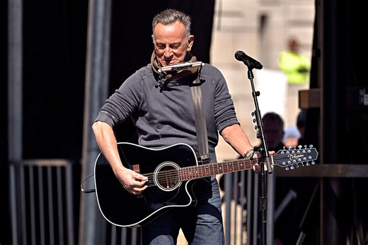 Bruce Springsteen Covers Prince in Minnesota For Tour Kickoff
