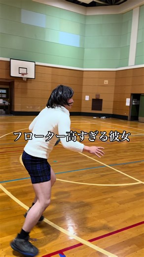 バスケ女子のスーパープレイ技巧