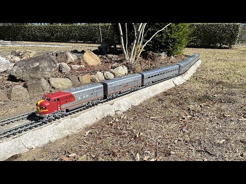 Running G Scale Train On Updated Garden Railway - Santa Fe Passenger Train