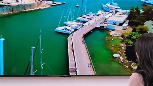 女生追剧首选！小米电视ES32 Pro，4K画质超清晰，音效沉浸真实，居家观影体验升级，告别卡顿烦恼。