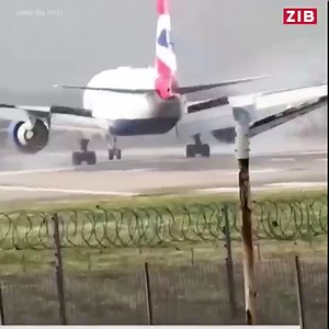 Landung im Sturm: Am Flughafen Heathrow in London kämpfen Pilotinnen und Piloten mit heftigen Sturmböen. Es kommt zu spektakulären Landemanövern: | Zeit im Bild