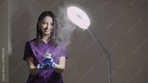 Happy depilation master shakes talc that is poured near the lamp