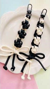 I'm making a paw print knitting keychain using Seria's paracord ❤️ #shorts #paracord #seria #knit...