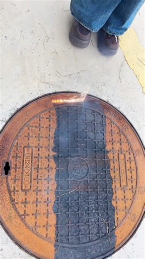 𝐎𝐌𝐆 𝐆𝐀𝐃𝐆𝐄𝐓𝐒 🇺🇸 on Instagram: "Laser rust cleaner in action! 🔥⚡ Watch this incredible laser technology instantly remove rust and restore metal to perfection! The transformation, the precision, the power... absolutely mind-blowing! 🤯 From rusty to brand new in seconds! ✨ Who else finds this oddly satisfying 👇"