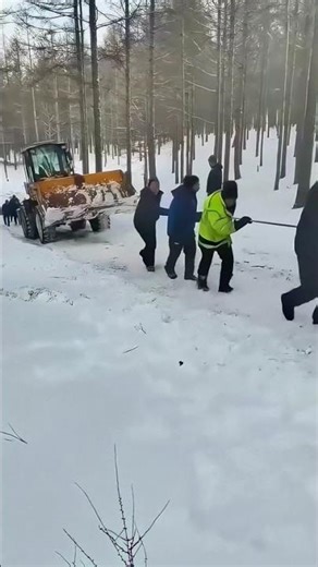 Crowd Pulls Giant Engineering Vehicle