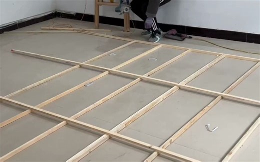 农村自建房木龙骨吊顶过程，一个师傅一个师傅做法，互相学习