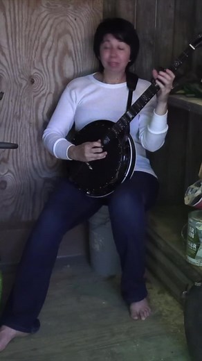 For those who don’t have Instagram here’s the video reel. 😊 #banjo | Mean Mary