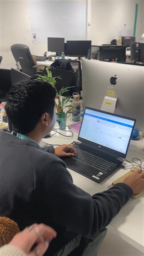 Cambiar el dataset sin avisar. Error de principiante… o no 😅 #DataScience #TechHumor #IMMUNE #DataLife #Programadores