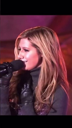 Ashley Tisdale - Last Christmas (Rockefeller 2007) #ashleytisdale #lastchristmas #2007