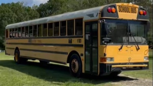 Couple Documents Their 3-Year Bus Conversion From Start To Finish — The Result Is Incredible!