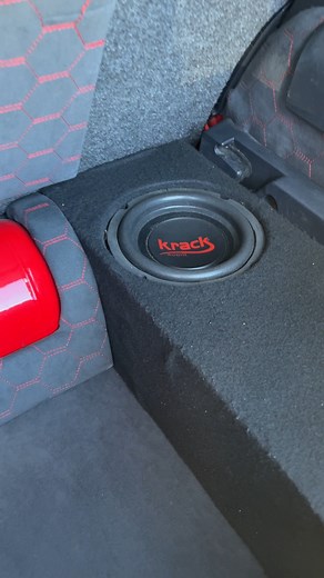 Subwoofer Krack Audio de 6.5" en VW Up que participó en el Driving With Style del Estado de México | Locos Por El Car Audio