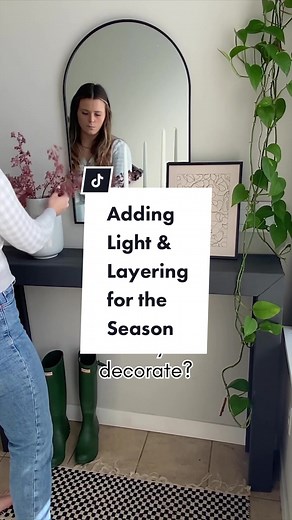 Adding a mirror to your entryway is great for two reasons: it will reflect the light from any nearby windows AND it's a great way to check yourself out before you leave the house. 😉 Add some simple artwork and seasonal stems and you've got yourself a designer-approved foyer! #entrywaydecor #entrywaymakeover #foyerdecor #interiordesign