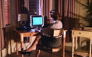 电脑产生自我意识，偷偷杀害了公司CEO，控制了整座大厦！ 速看科幻美剧《X档案1-7：幽灵电脑》