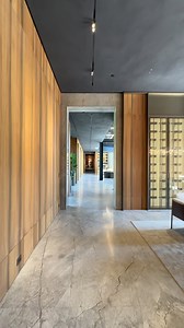 📍Beverly Hills, CA • Built & Designed By @nobel.la Head to @beverlyhills.realestate YouTube channel to watch the full tour and see all the luxurious details. #BeverlyHillsRealEstate | BEVERLY HILLS REAL ESTATE