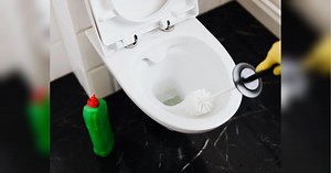 Унітаз стане сліпуче-білим: навіть товстий шар нальоту зникне з цим саморобним засобом