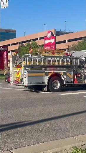Denver Fire Department Engine 19 Responding