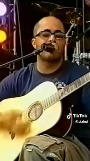 “Outside” live from the 2001 ‘Break The Cycle’ Tour at the Bizarre Festival in Weeze, Germany 🇩🇪 #Throwback #TBT #Outside #Staind