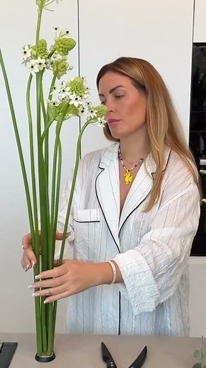 How to arrange flowers for that Pinterest home vibe 🌸✨