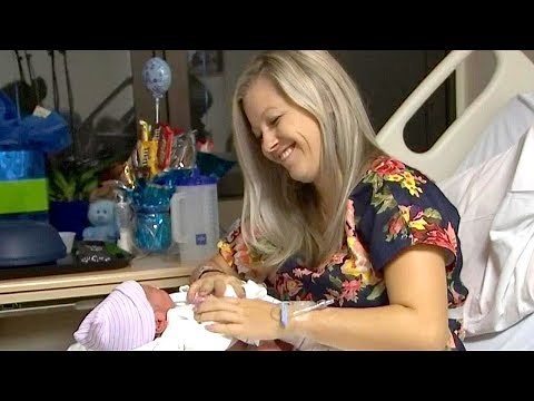 Mom Delivers Her Own Baby in Car on Way to the Hospital