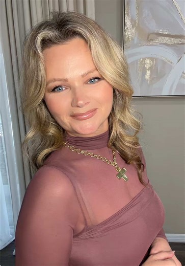 Turtleneck Bodysuit Style for Blue Eyed Ladies