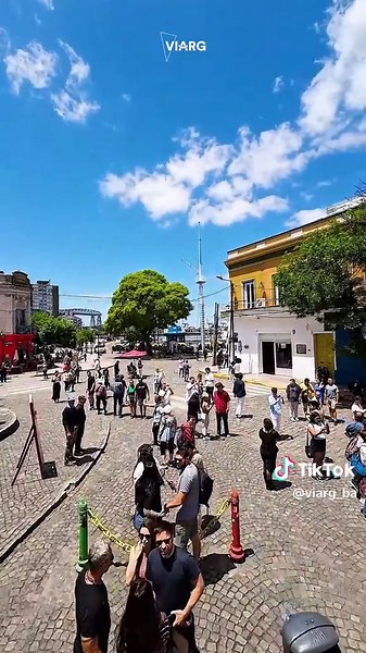 Buenos Aires desde el cielo ✈️ ¿Te imaginas estos iconicos lugares desde arriba😱? 🇦🇷 ¡Tu viaje empieza acá! Descubrí los íconos de la ciudad con un guía local experto y la mejor experiencia. ¿Pudiste reconocer alguno de estos lugares? déjamelo en comentarios! Comenta la palabra “TOUR” para recibir todos los detalles de nuestros tours y empezar tu aventura. ¡No te lo pierdas! #quehacerenbuenosaires #Argentina #buenosaires #ciudadmagica #travel