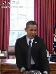 Barrack obama dancing in white house