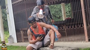 440K views · 10K reactions | Mamimigay nang pamasko public prank.Galit sila sa natangap nila | Alison Rayos Shadowztv | Facebook