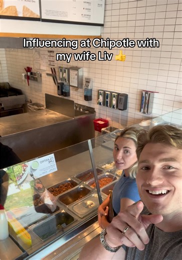 Chipotle Lunch & Macro Goals with Liv