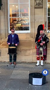 feel the energy of scottish bagpipe live music on the royal mile edinburgh scotland a cultural heartbeat that inspires travelers and history lovers worldwide #edinburgh #scotland #bagpipes #royalmile #music | Keep Walking 4K