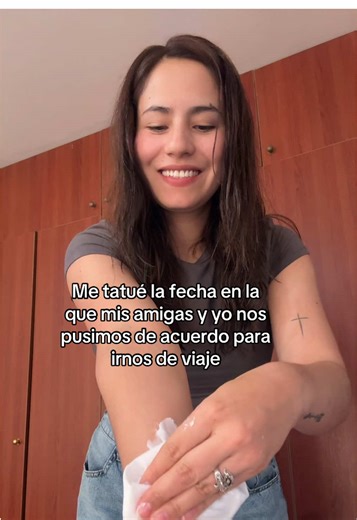 Tatuaje de fecha especial con amigas