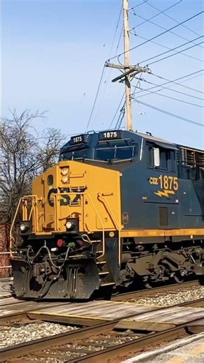 CSX P&LE Heritage leads I031-24! #csx #heritageunits #railroad #railfanning #railway #shorts