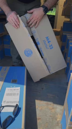 Cet homme a commandé 165 frites de piscine sur le site de Walmart...À la réception du colis livré par FedEx, il s'est aperçu que chaque frites avait été emballée individuellement 😱
