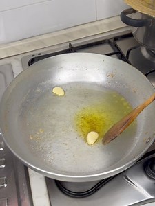 964K views · 6.2K reactions | Spaghetti con la mollica alla siciliana.  | Italian food | Facebook