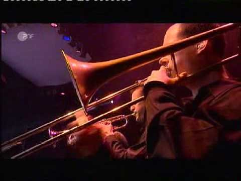 Tom Jones - Help yourself ( Live in Concert )