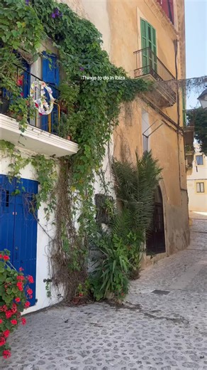 The Ibiza Old Town Edit: Dalt Vila Dalt Vila is worth doing in the day as well as the evening. Quiet streets, views over the island, and a different pace before everything fills up later on. Come up for breakfast, walk it properly, then return in the evening when it feels completely different.