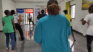 16K views · 644 reactions | Pour vous qui êtes restés à la maison, cette vidéo vous aidera á gagner de l'énergie et à renforcer vos muscles. Avec en plus une amélioration de la circulation sanguine dans les jambes... #PREPANAF #danseprenatale COURS DE PREPARATION À LA NAISSANCE #ODLM OASIS De La Maternité | OASIS De La Maternité | Facebook