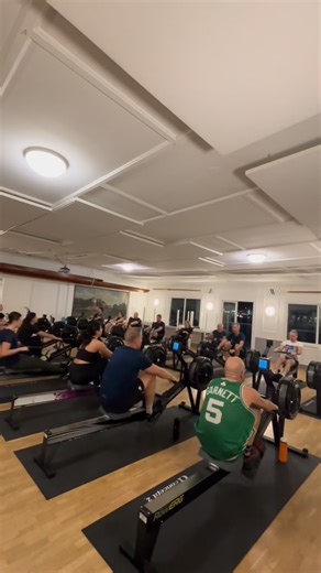 Jönköpings roddsällskap on Instagram: "Inomhussäsongen i rodd är i full gång. 20 maskiner, 120 atleter, och vi avslutar 2025 riktigt starkt 💥🚣‍♂️ #IndoorRowing #Rodd #IndoorSM #Träning #RoddSverige #HardWork #TeamWork #Säsong2025 #Athletes #rowingcommunity"